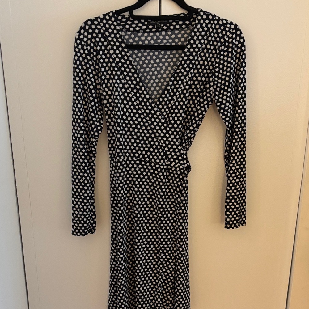 Banana Republic Long Sleeve Black and White Dress